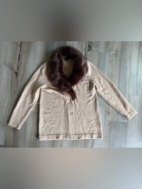 Woman’s wool Beige Cardigan with Brown Faux Fur Collar